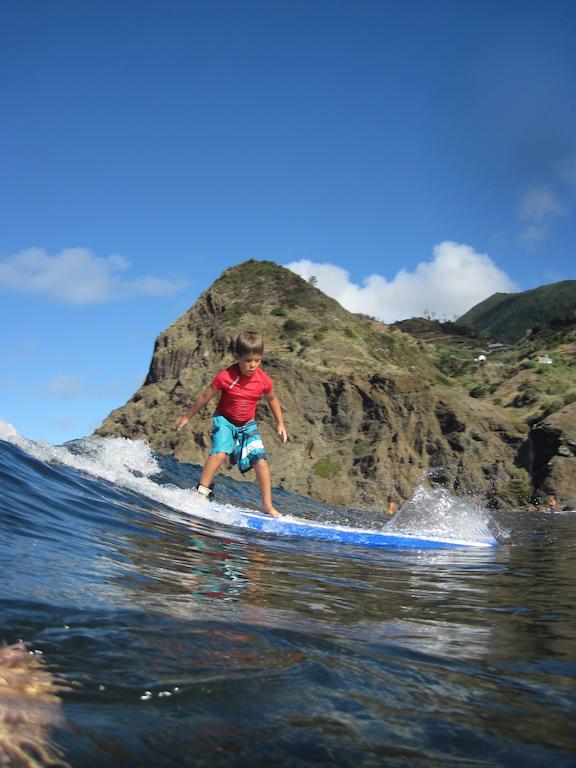 Madeira Surf Camp Hostel Porto Da Cruz Exterior photo